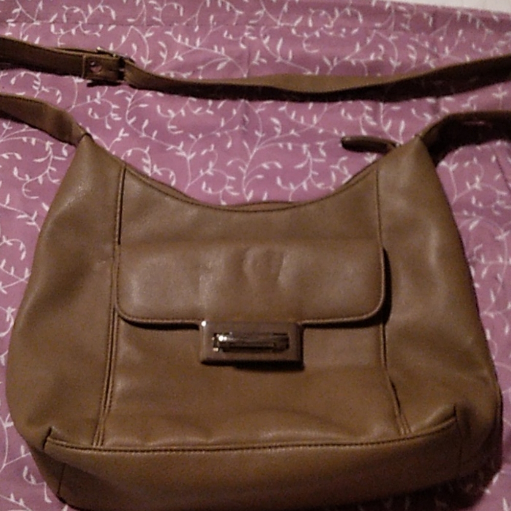 Almost a peuter in color,  leather should bag.